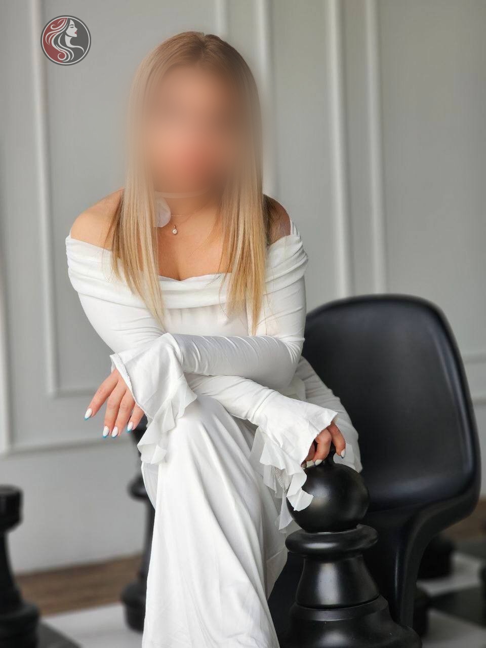 Elegant Amelia