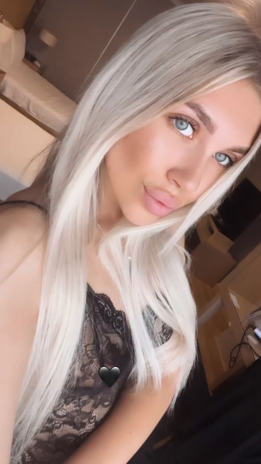 Alluring Yana