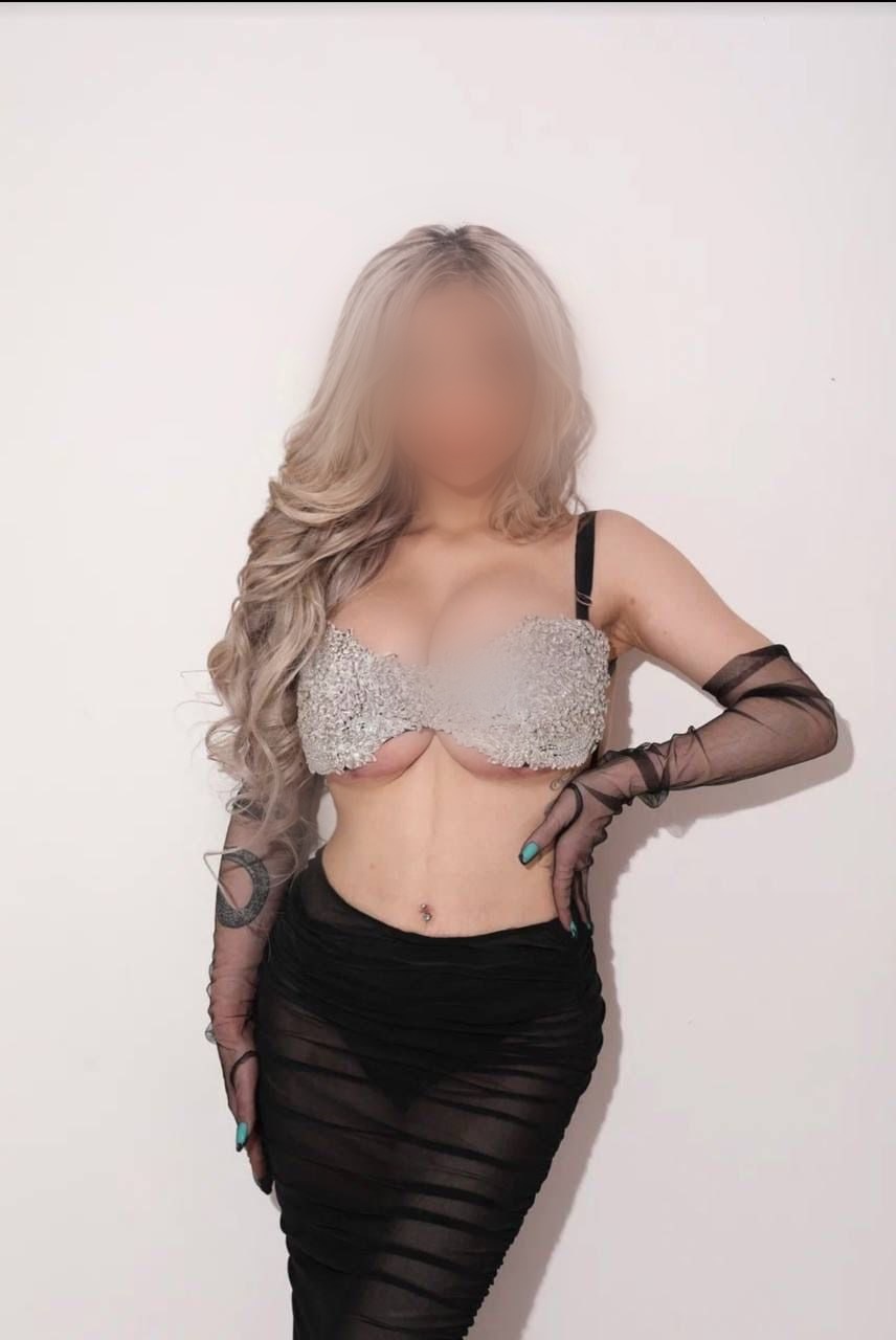 Scarlet Lace Sabrina